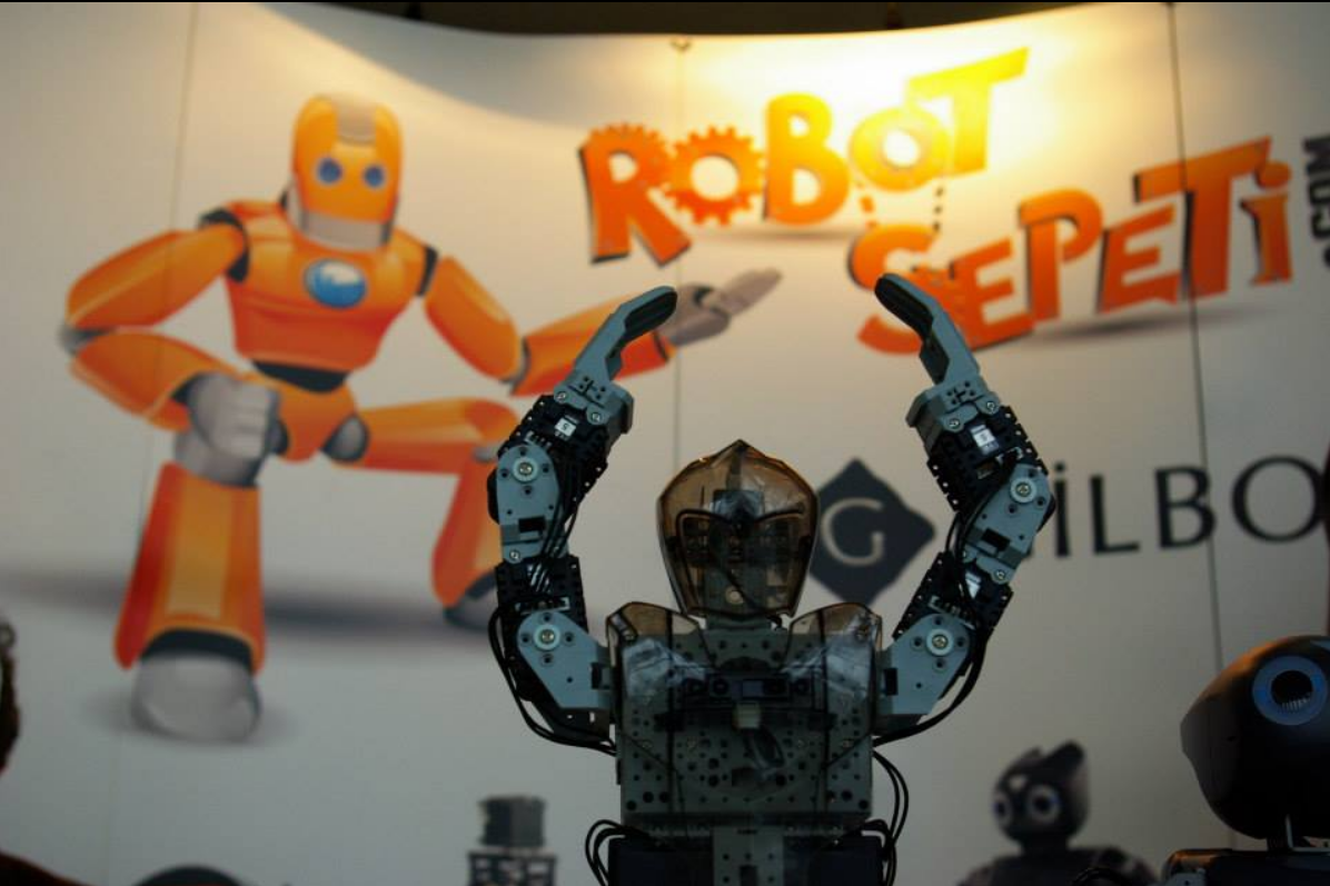 İTÜ Robot Olimpiyatları (İTÜRO) yarışması galeri görseli