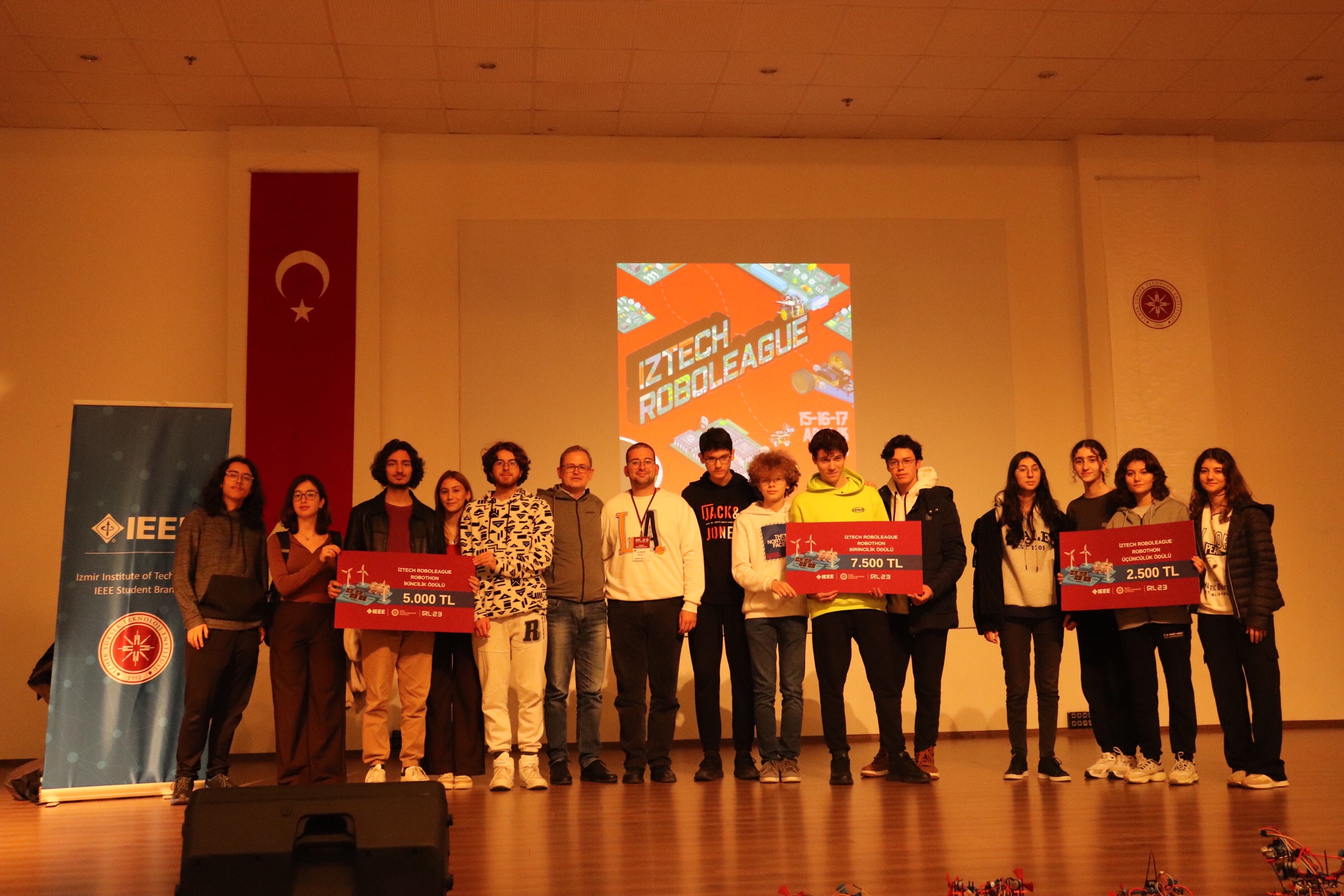 IZTECH RoboLeague yarışması galeri görseli