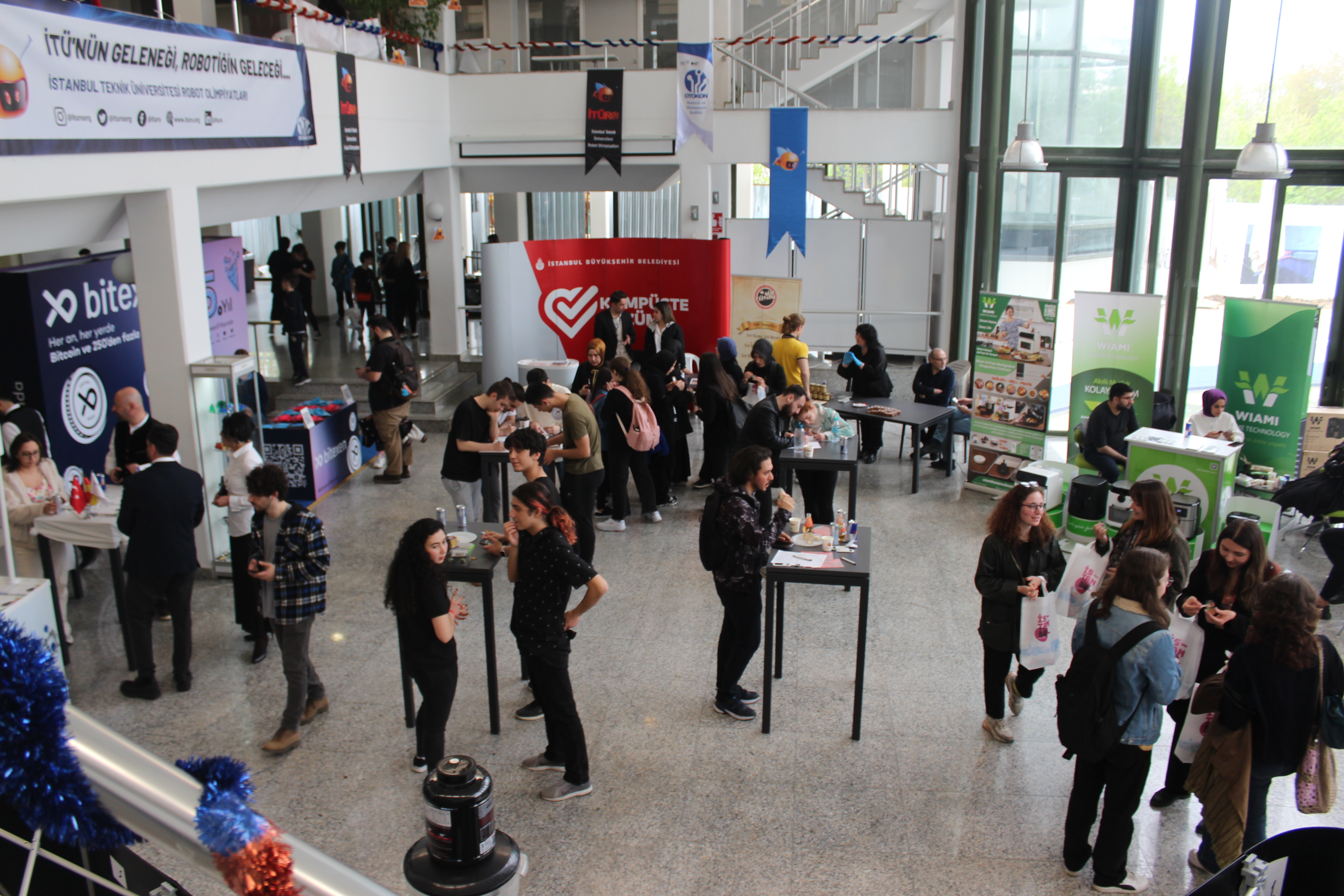 İTÜ Robot Olimpiyatları (İTÜRO) yarışması galeri görseli