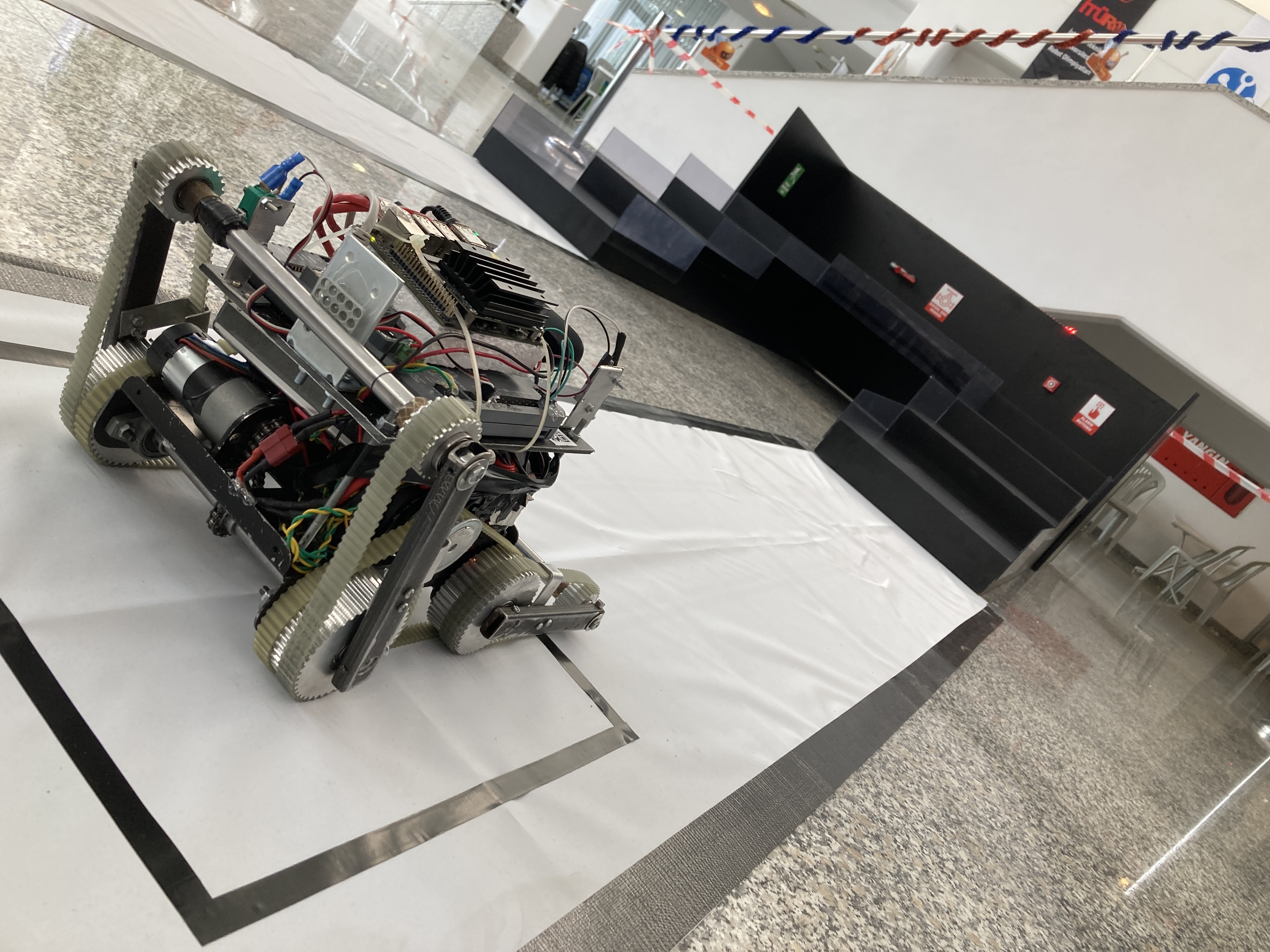 İTÜ Robot Olimpiyatları (İTÜRO) yarışması galeri görseli