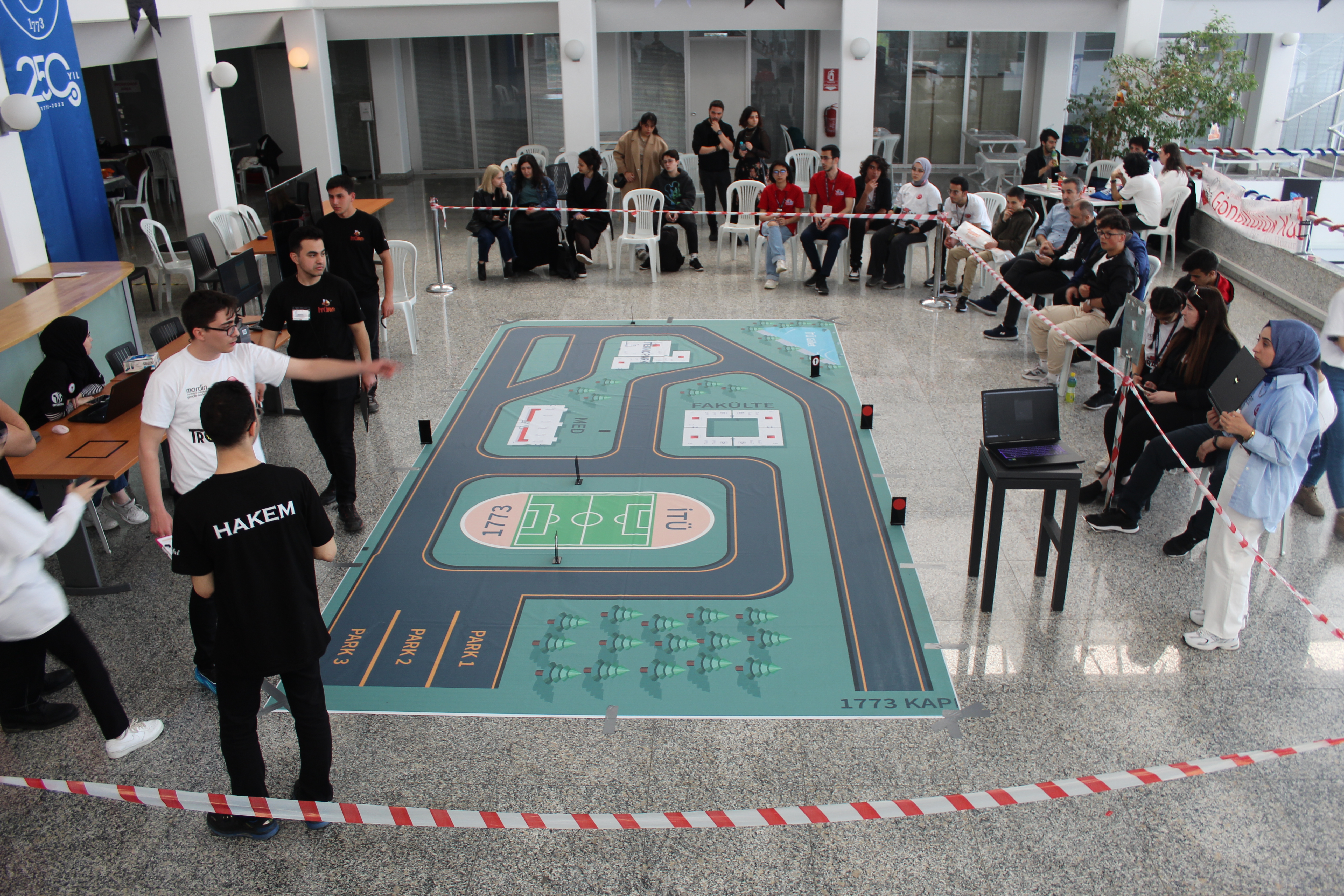 İTÜ Robot Olimpiyatları (İTÜRO) yarışması galeri görseli