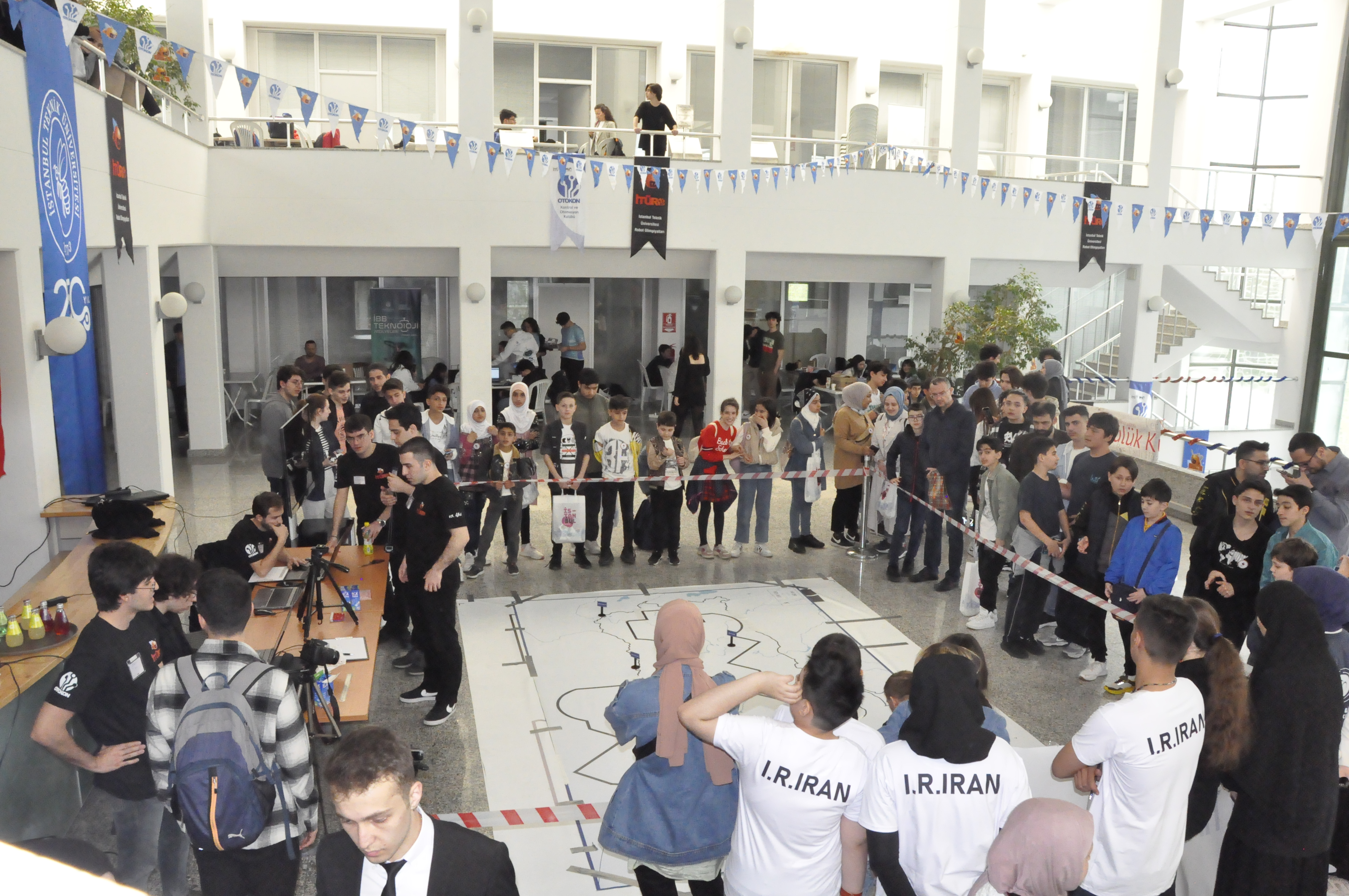 İTÜ Robot Olimpiyatları (İTÜRO) yarışması galeri görseli