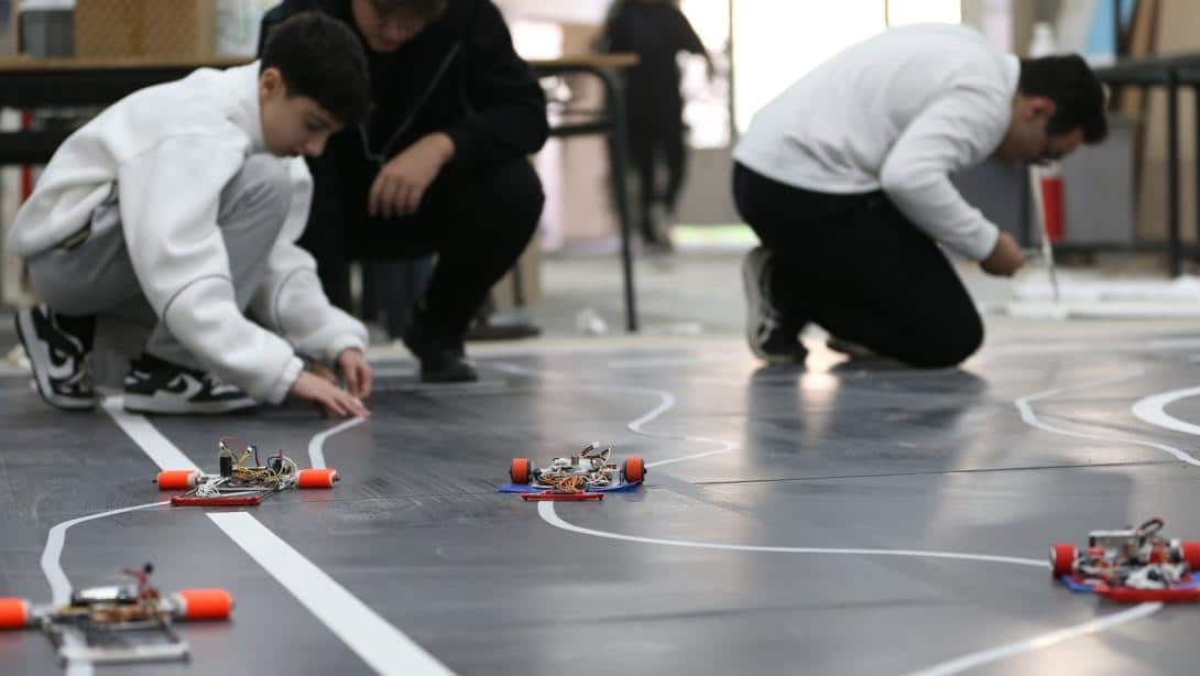 Otonom Robotla Avrupa Üçüncüsü Olan Meslek Liseliler, Gözünü Zirveye Dikti